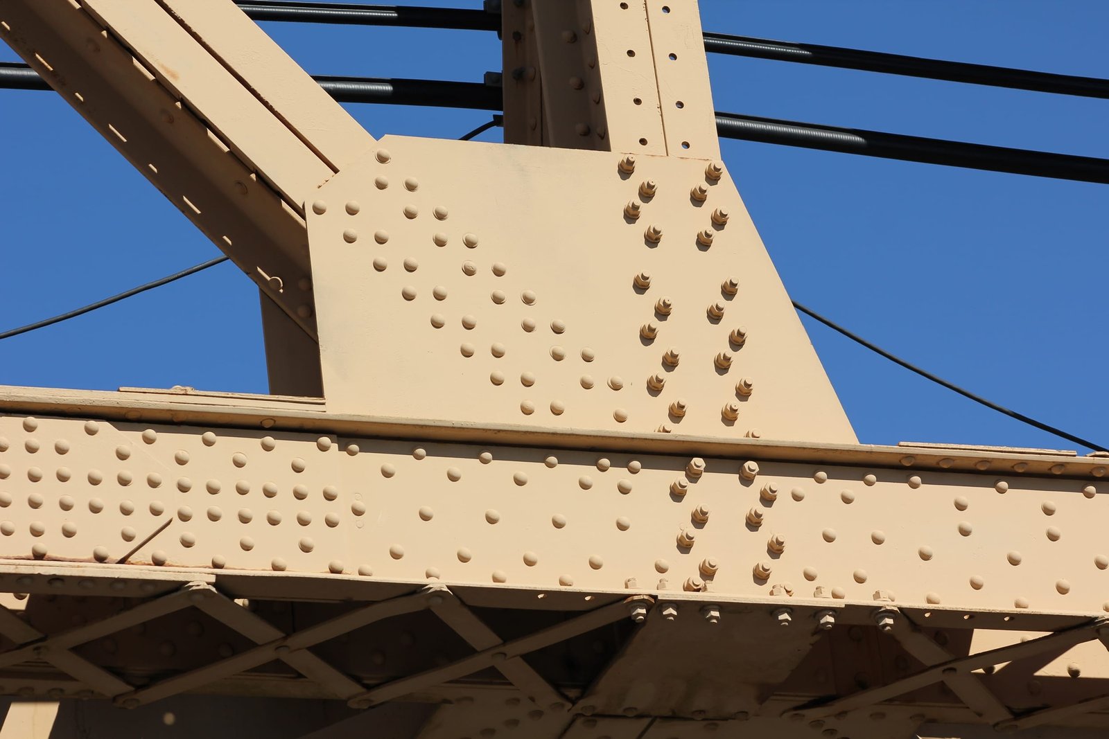 Lower connection, pony truss span